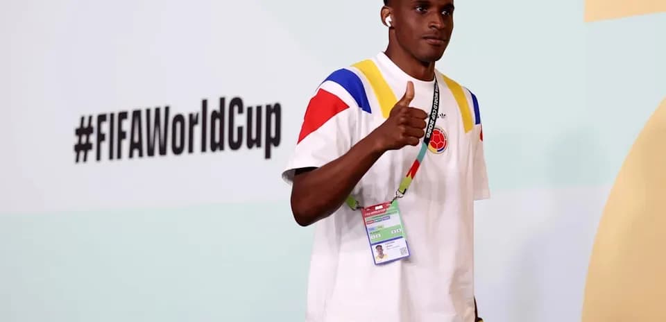 Futbolchi FIFA World Cup vaqtida kirish yo'lida