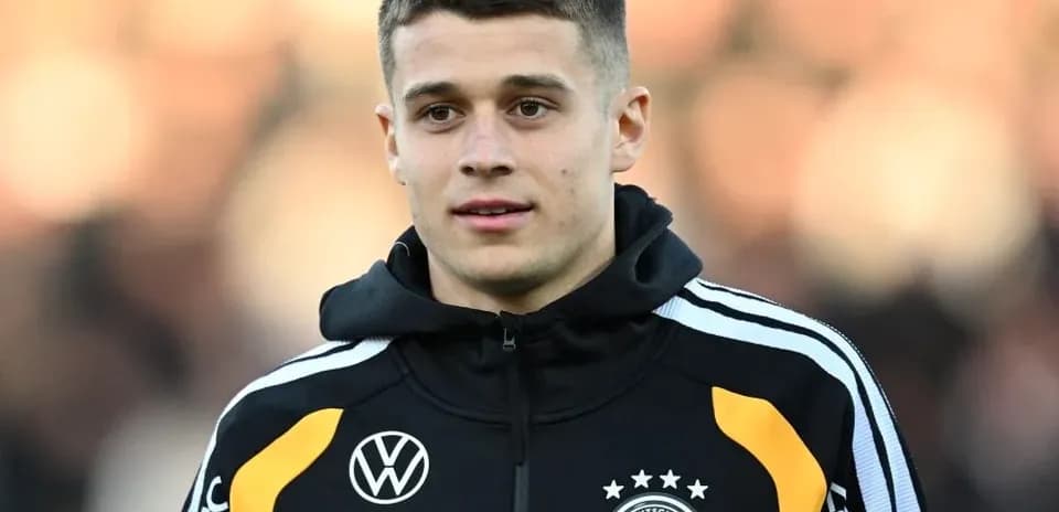 Futbolchi Germaniya terma jamoasi kiyimida