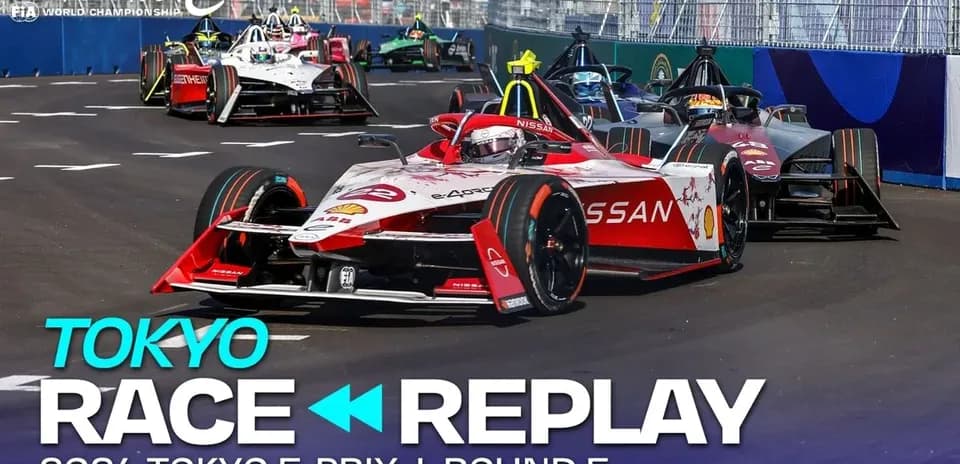 Formula E cars racing at 2024 Tokyo E-Prix