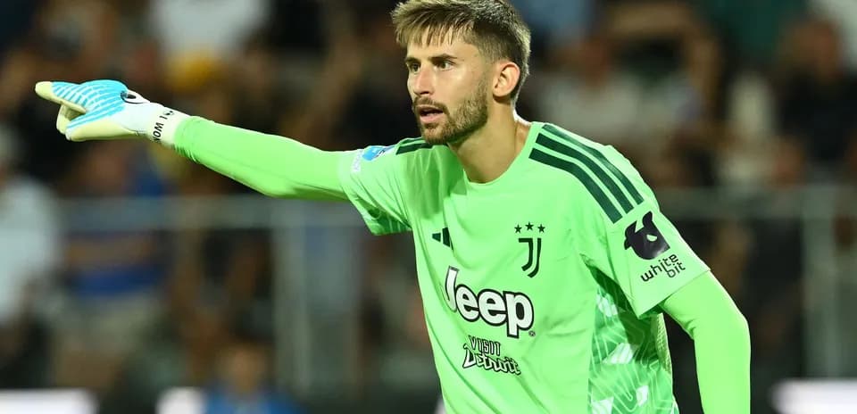 Juventus goalkeeper directing play during match