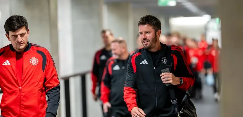 Manchester United team entering the stadium corridor