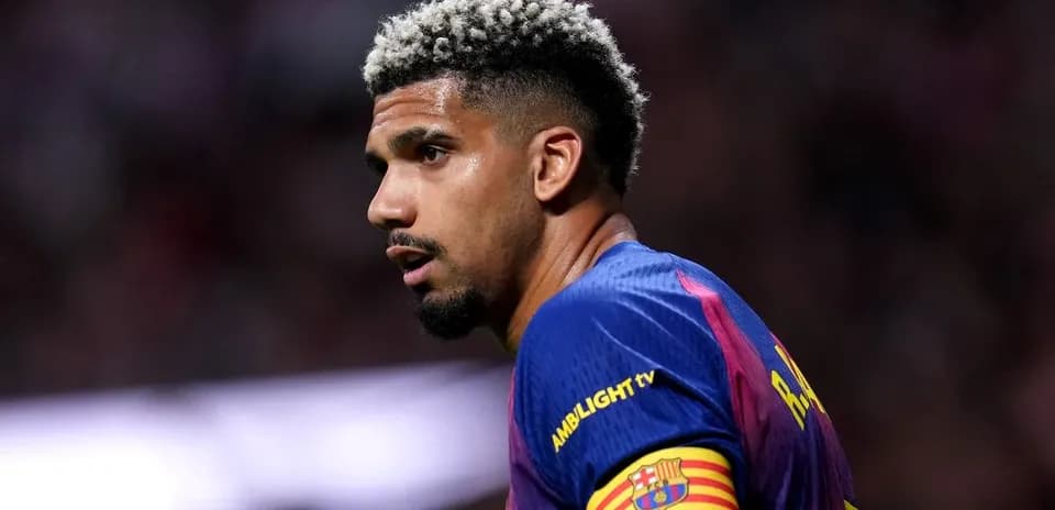 Futbolchi Ronaldu Arauxo o'yin maydonida