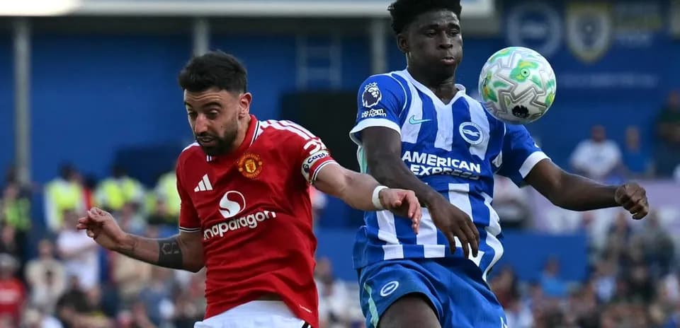 Bruno Fernandes and player contesting for the ball