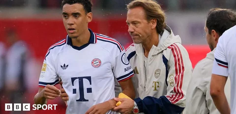 Bayern Munich player and coach during match interaction