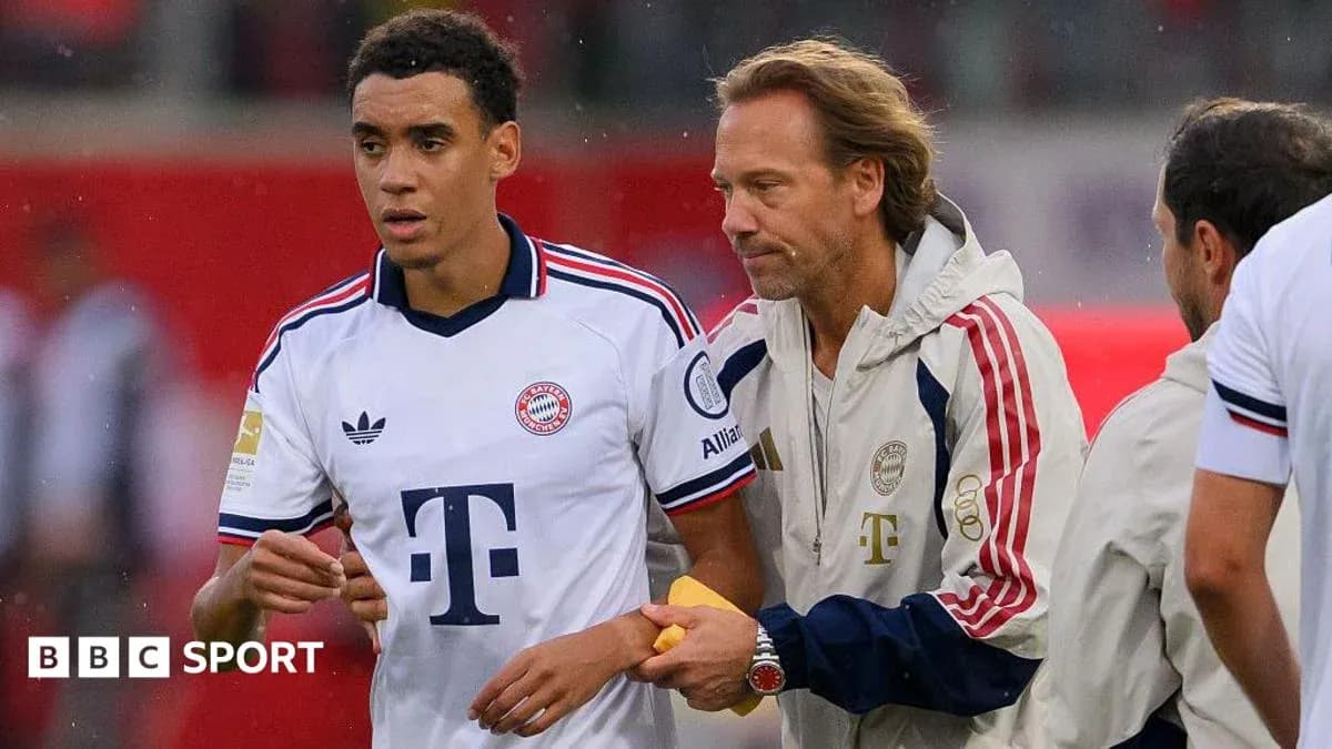 Bayern Munich player and coach during match interaction