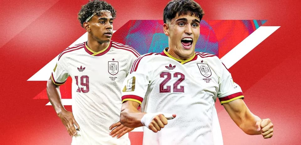 Ikkita futbolchi Ispaniya formasi bilan tasvirlangan