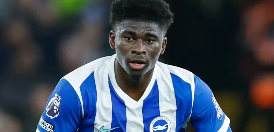 Futbolchi maydonda harakatda, Brighton formasida