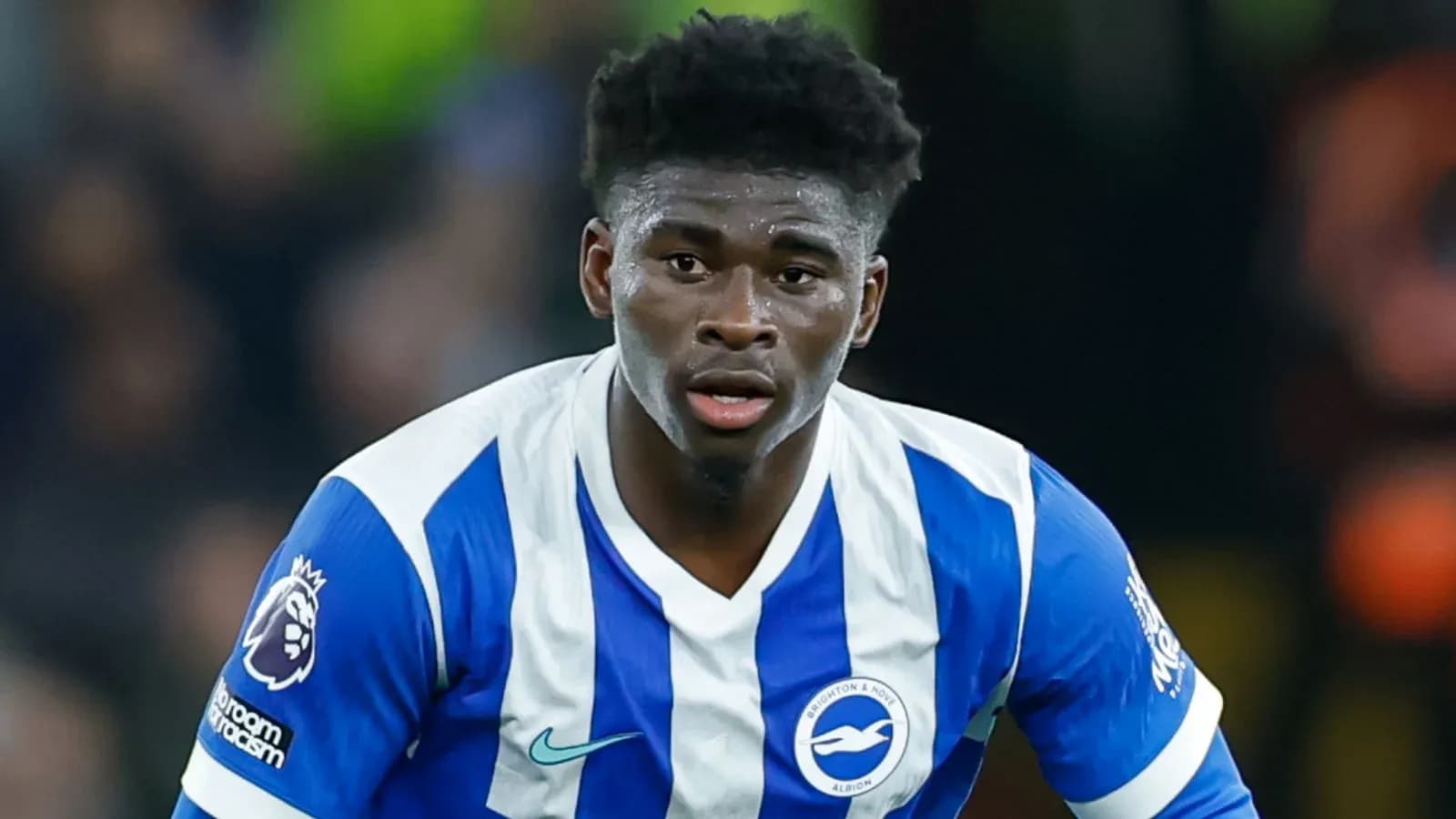 Futbolchi maydonda harakatda, Brighton formasida