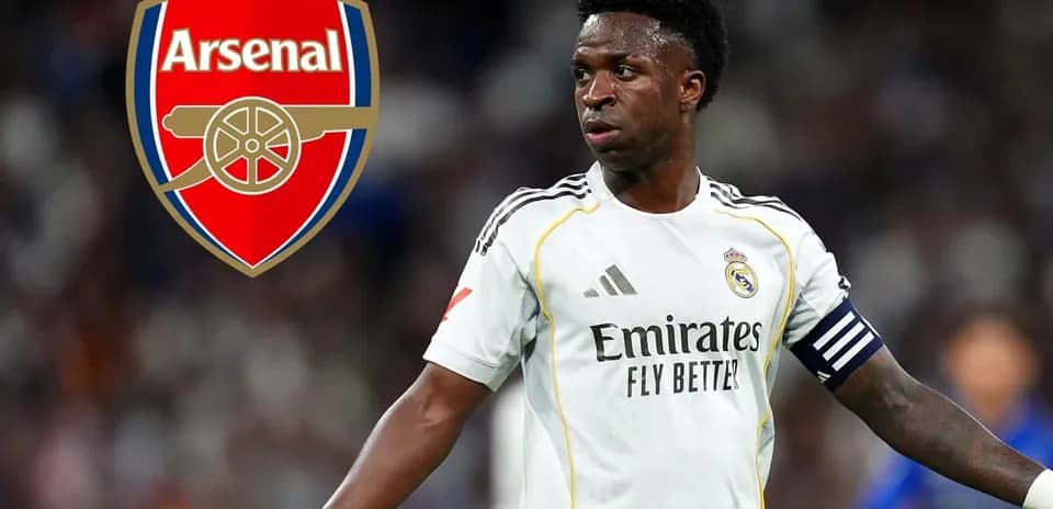 Futbolchi maydonda harakatda, Real Madrid formasi kiygan