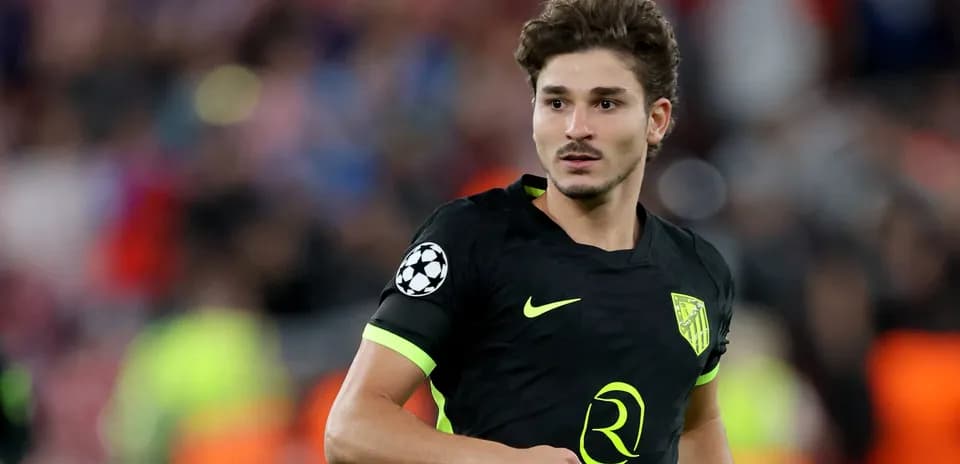 Futbolchi o'yin davomida maydonda harakatda