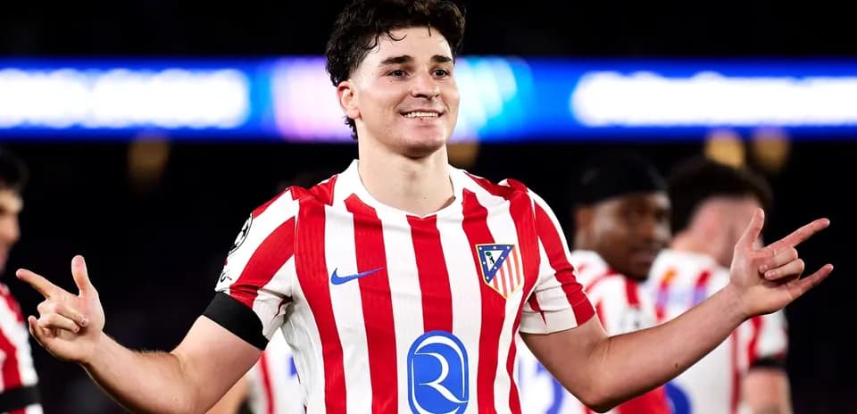 Futbolchi g'alaba qozonganidan keyin xursand
