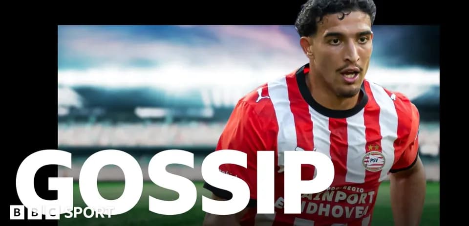 Futbolchi PSV formasida maydonda harakatda