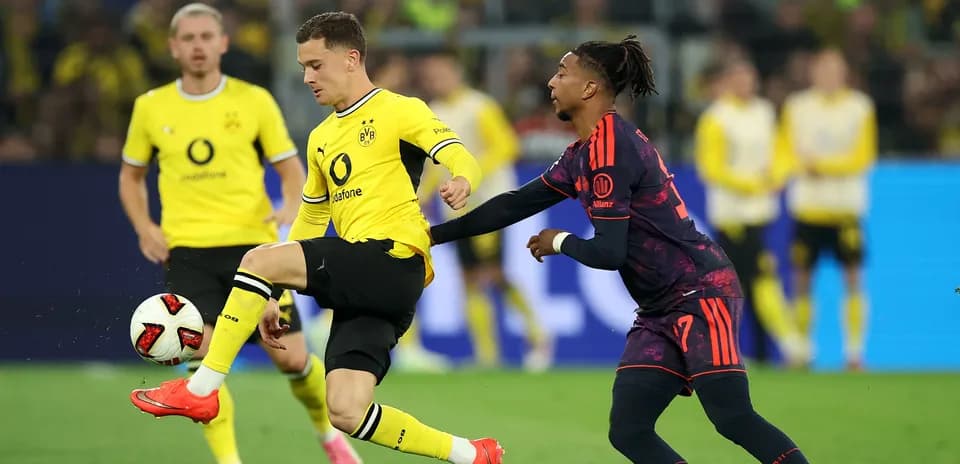 Borussia Dortmund player controlling ball during match