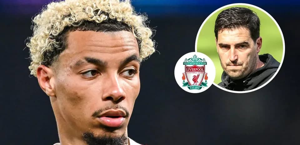 Futbolchi maydonda, Liverpool logotipi va murabbiy