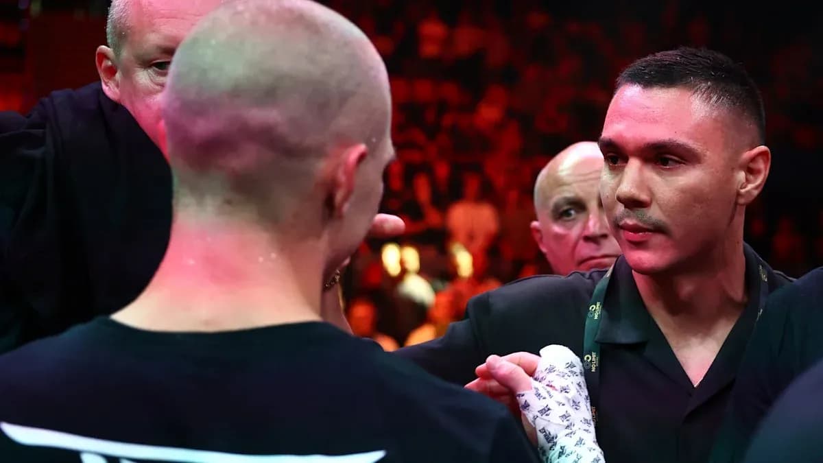 Bokschi ringida tayyorgarlik ko'rayotgan sportchilar