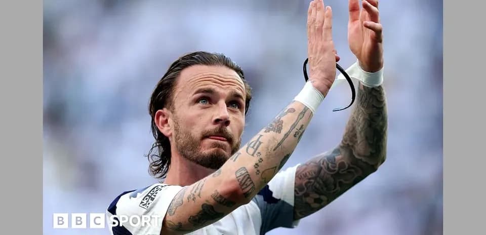 Futbolchi muxlislar bilan xayrlashmoqda