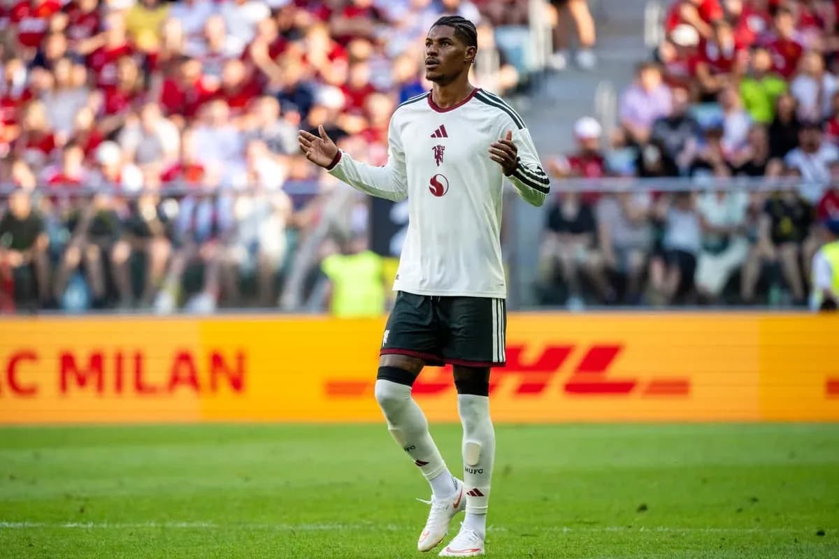 Futbolchi maydonda raqobatlashayotgan paytda