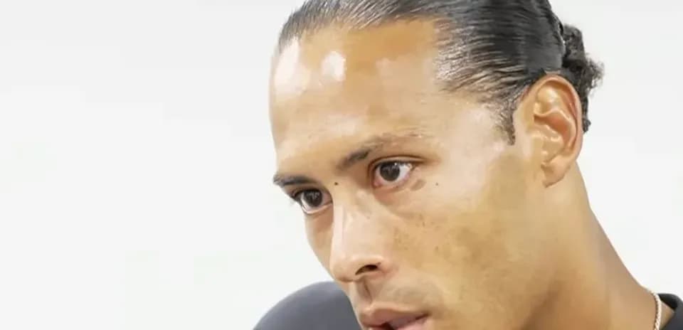 Futbolchi intervyu berayotgan ko'rinishi