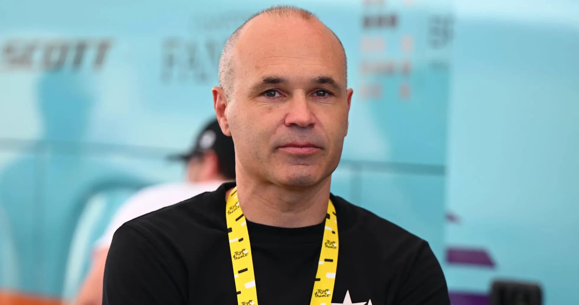 Man with a yellow lanyard at cycling event