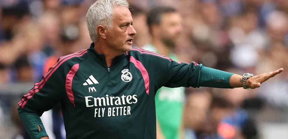 Murinho taktik ko'rsatmalar berayotgan payt