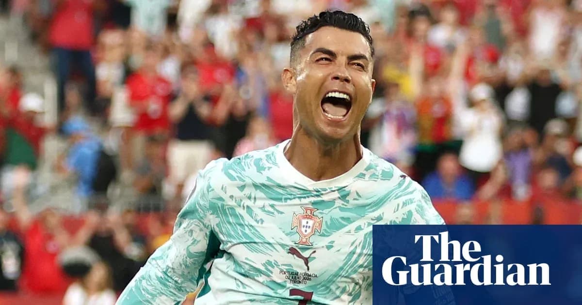 Futbolchi goli bilan nishonlayotgan Cristiano Ronaldo Futbolchi goli bilan nishonlayotgan Cristiano Ronaldo