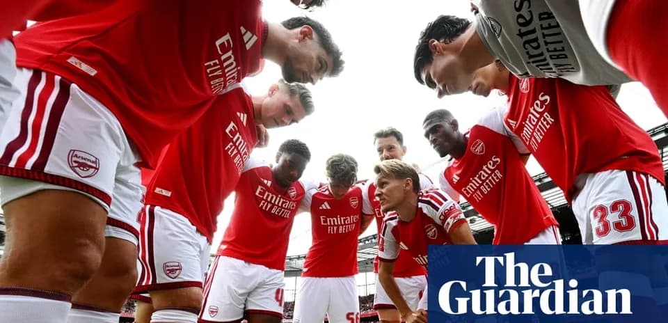 Arsenal players in a huddle before the match