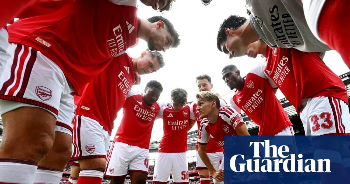 Arsenal players in a huddle before the match