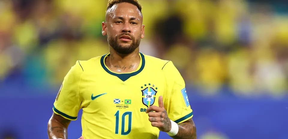 Futbolchi Neymar Braziliya formasida maydonda