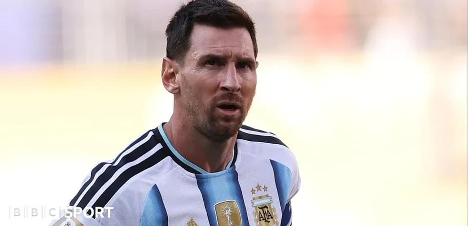 Lionel Messi in Argentina jersey during match