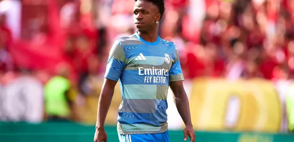 Futbolchi Real Madrid formasi bilan maydonda