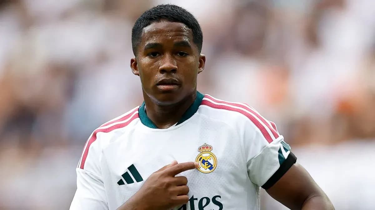 Futbolchi Real Madrid formasini kiygan