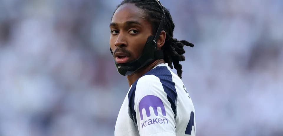 Futbolchi maydonda o'yin davomida