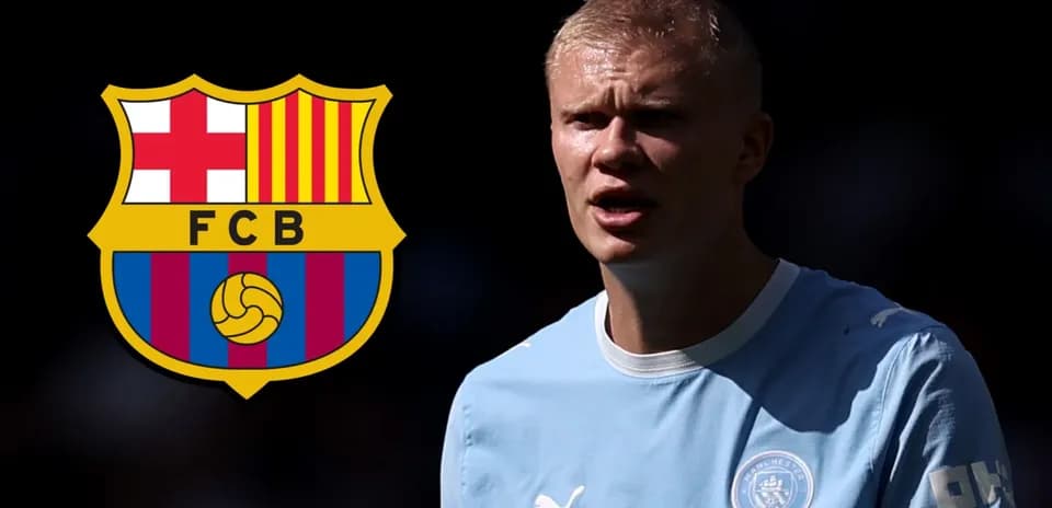 Futbolchi maydonda, FC Barcelona logotipi ortida