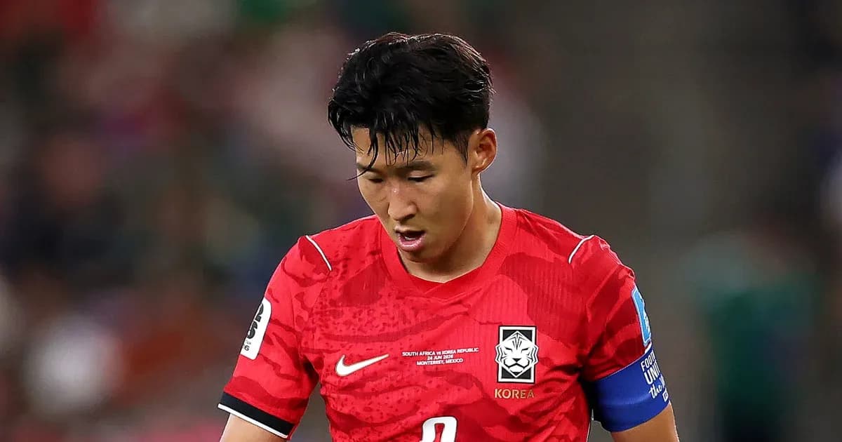 Futbolchi o'yinda jamoasining formasi bilan