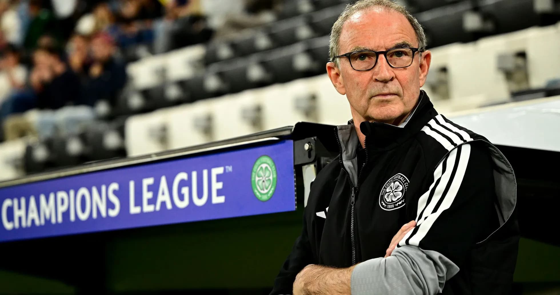Murabbiy UEFA Chempionlar Ligida o'yin tomosha qilmoqda