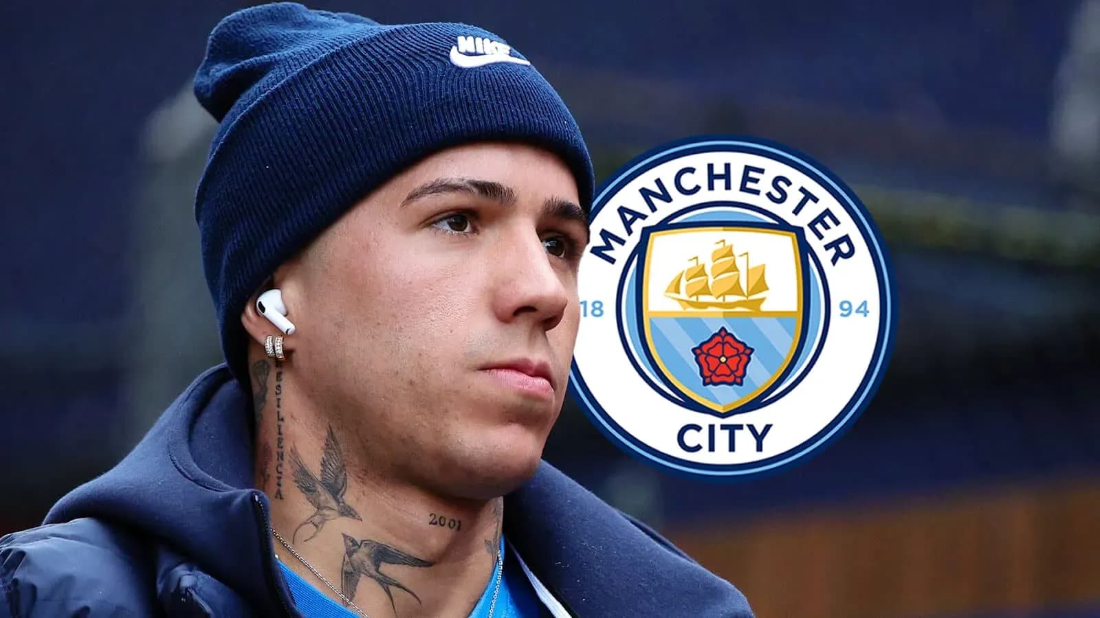 Futbolchi Manchester City logosi bilan suratga olingan