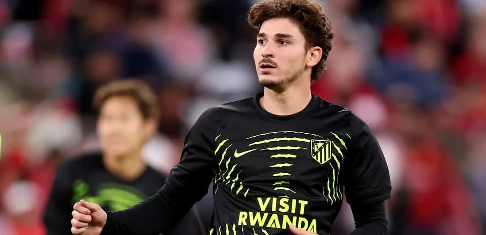 Futbolchi maydonda ishtirok etmoqda