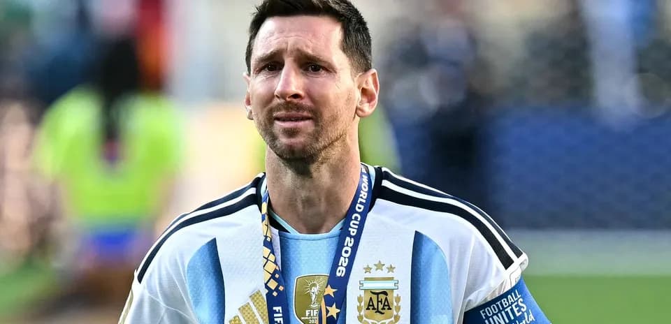 Lionel Messi with World Cup medal after match