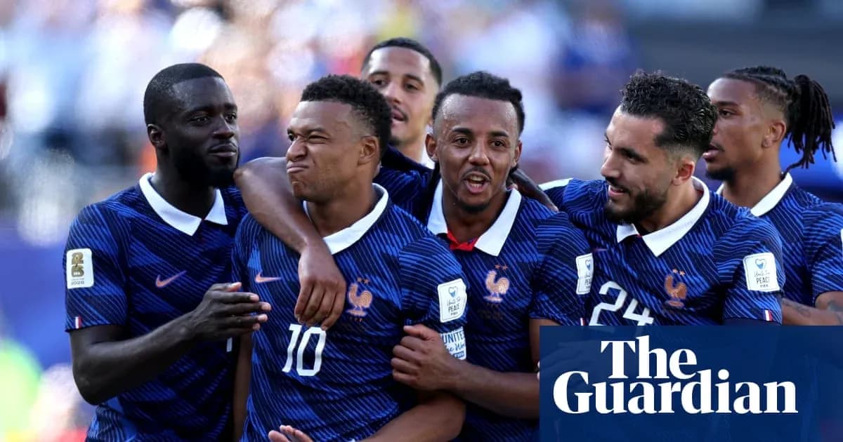 Fransiya futbolchilarining quvonchli birlashuvi