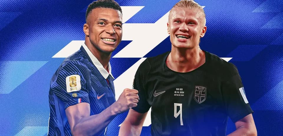 Kylian Mbappé and Erling Haaland posing together
