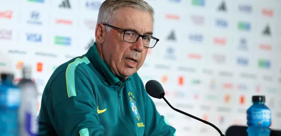Braziliya futbol jamoasi murabbiyi matbuot konferensiyasida