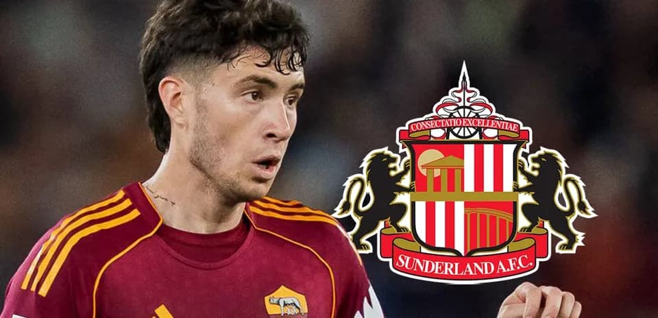 Futbolchi Roma formasida o'ynayotgan futbolchi
