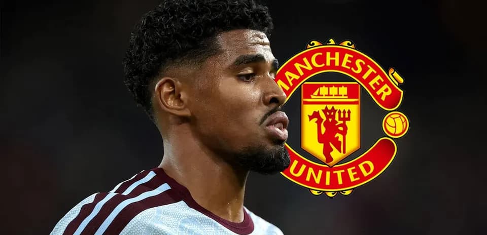 Futbolchi Manchester United logosi oldida