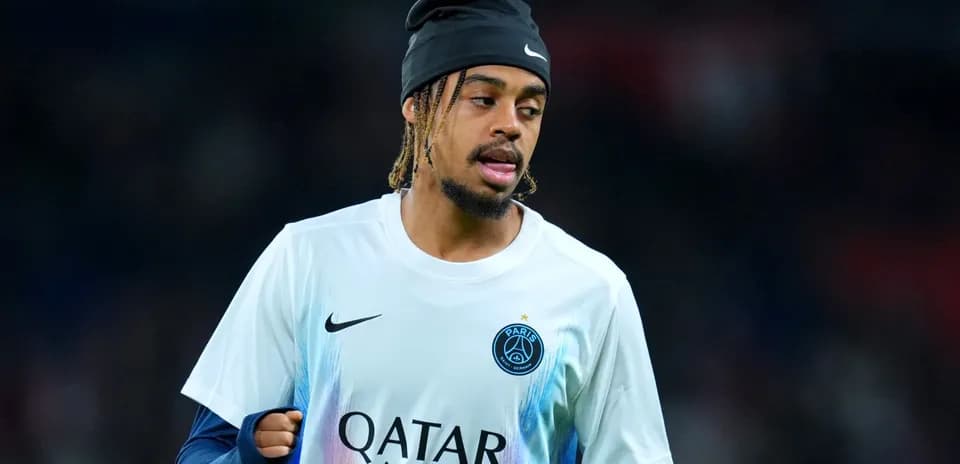 Futbolchi PSG formasida qizg'in mashg'ulotda