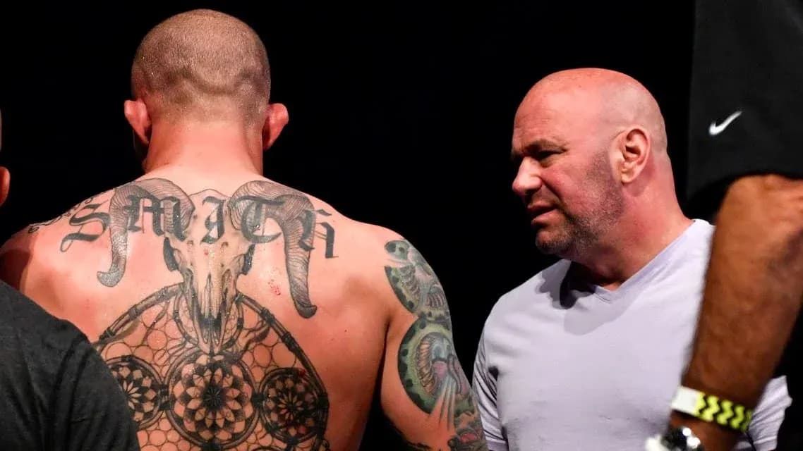 Tattooed fighter discussing with UFC president