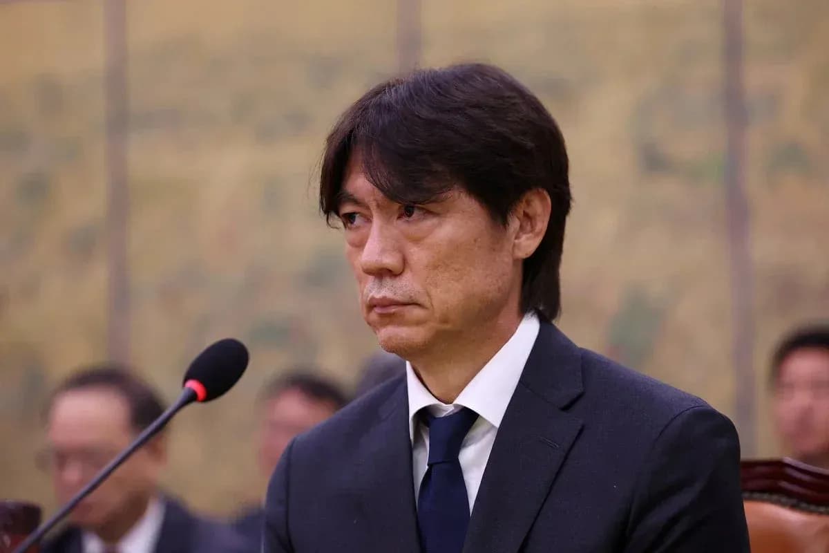 Kishi Shuuji speaking at a press conference