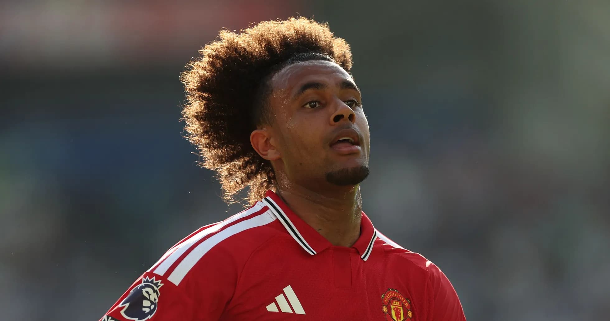Futbolchi Manchester United formasida maydonda