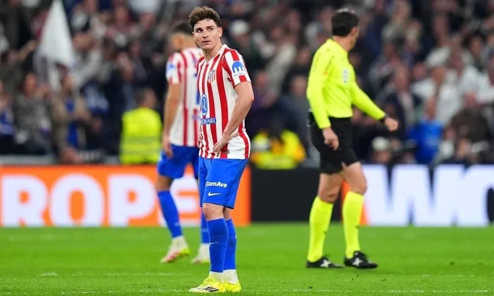Atletiko Madrid futbolchisi maydonda to'xtab qolgan