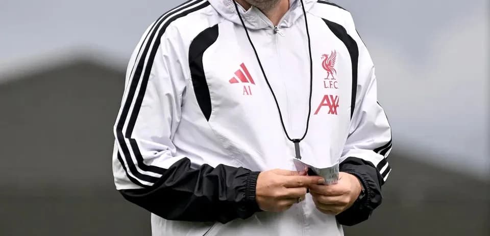 Trener Liverpul o'quv mashg'ulotida kulmoqda