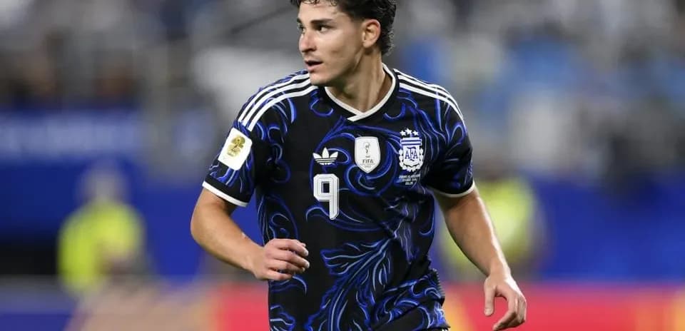 Futbolchi Argentina formasi, maydonda harakatda